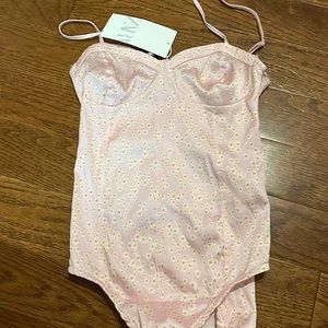 pink bodysuit with daisy’s
